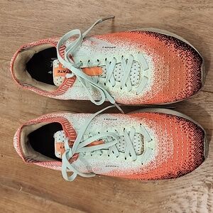 Brooks Levitate 2 Road-Running Shoes DNA AMP Coral Silver Blue Women's size 9